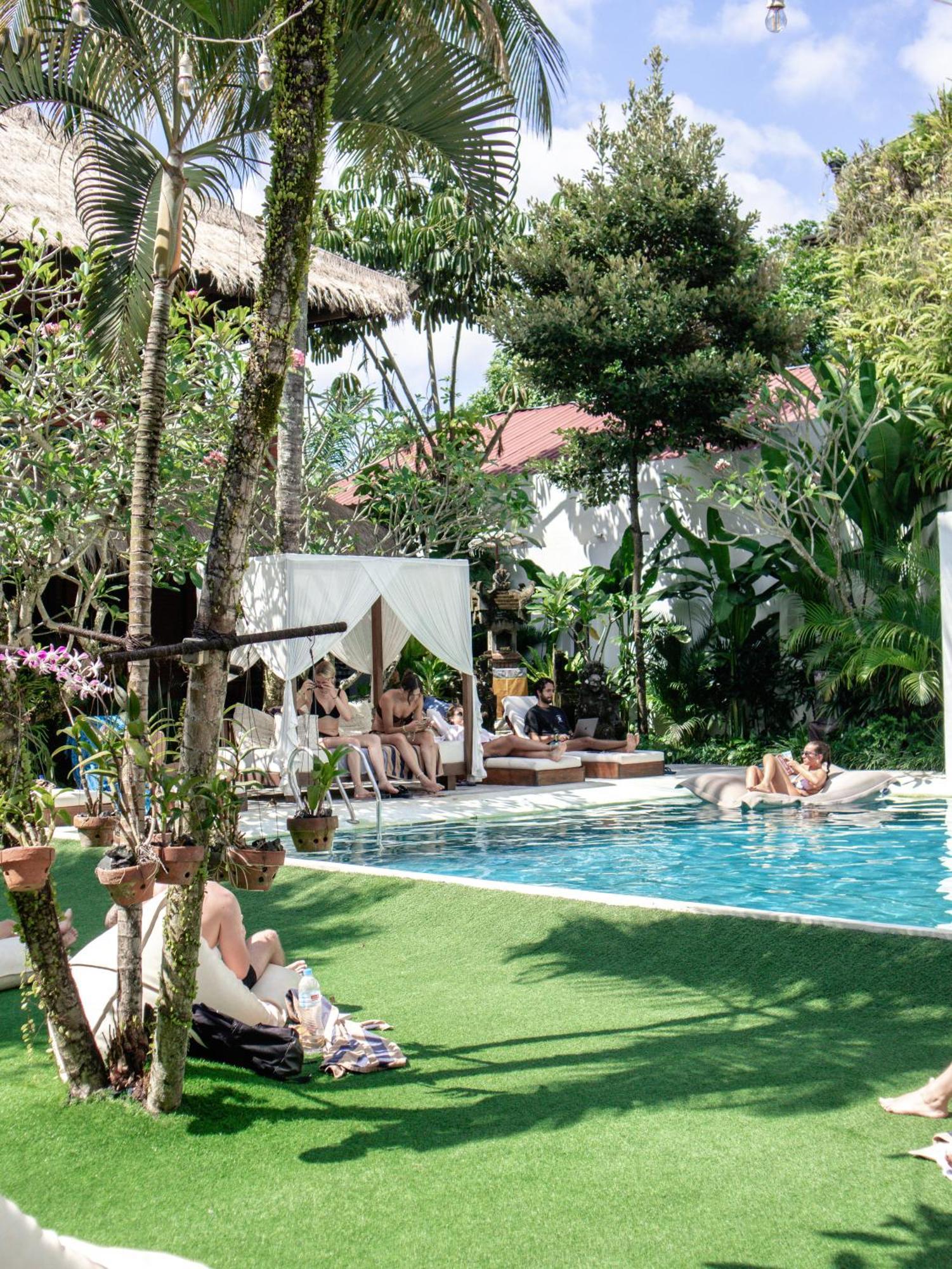 Puri Garden Hotel & Hostel Убуд Екстериор снимка